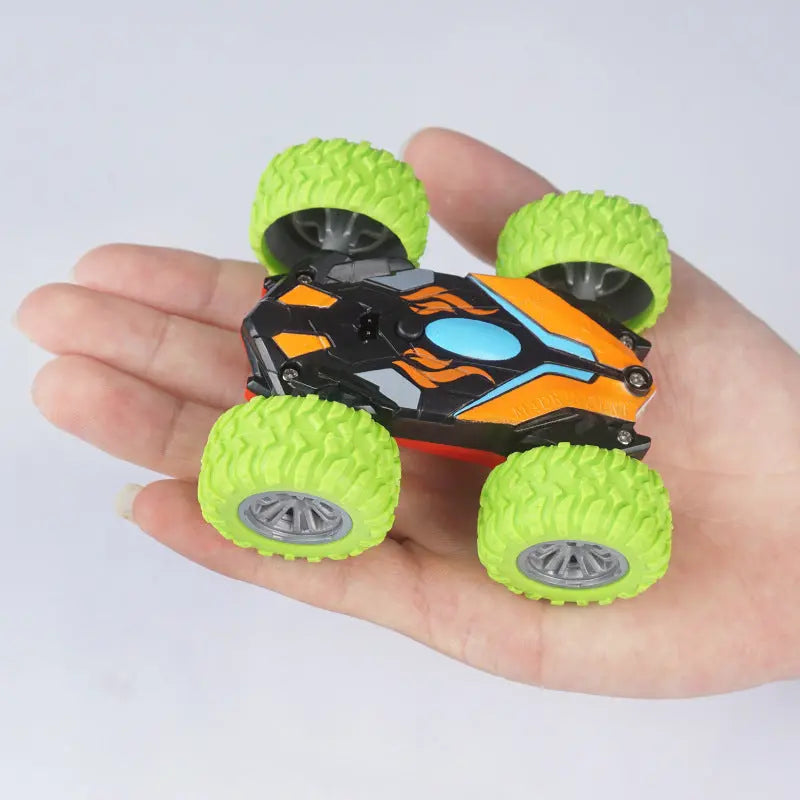 RC car rolls on both sides null