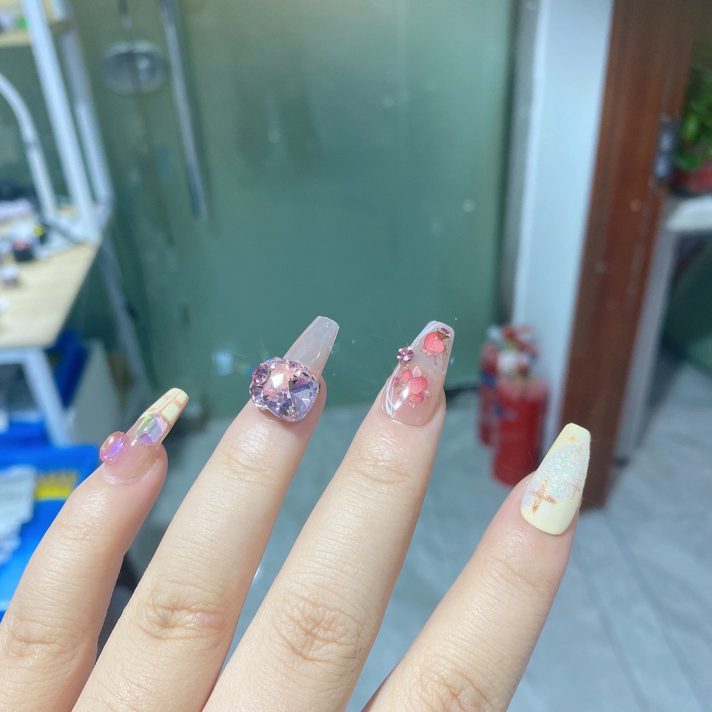 Fake Nails Patch Can Be Taken With Sweet Pet Rabbit null Fake Nails Patch Can Be Taken With Sweet Pet Rabbit Fake Nails Patch Can Be Taken With Sweet Pet Rabbit